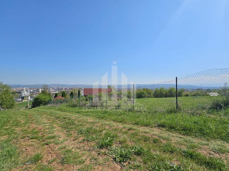 Teren intravilan | 1300 mp | 27.5 ml deschidere | Cetate