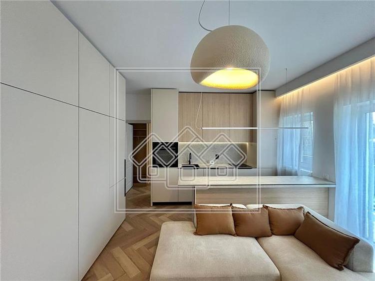 Apartament 3 camere, balcon, etaj 1, parcare - Zona Turnisor