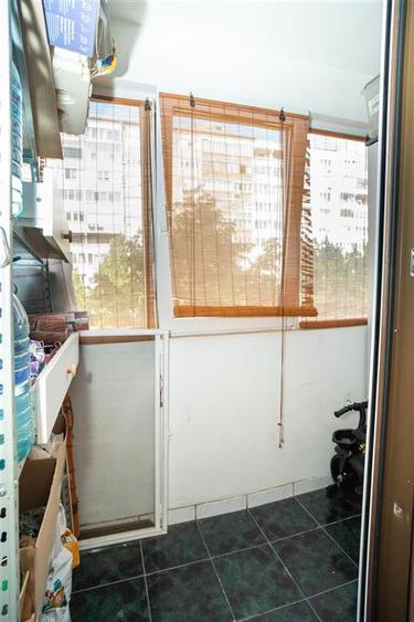 Apartament de vanzare cu 3 camere(transformat din 4 camere) pe Bld Dacia