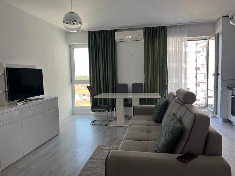 Vând apartament cu 3 camere cu parcare și boxă la CAMPEADOR lângă Vox