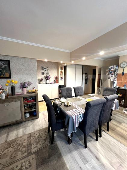 Apartament 4 camere, 86 mp, balcon, 2 băi, etaj intermediar, Manastur