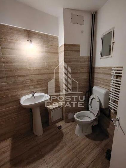 Apartament cu 3 camere, 2 bai,2 balcoane, etaj intermediar,Iuliu Maniu