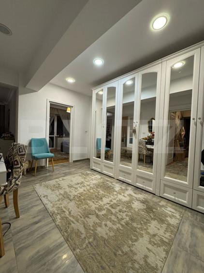 Apartament cu 3 camere, 97 mp, etaj intermediar, decomandat, zona Centrala