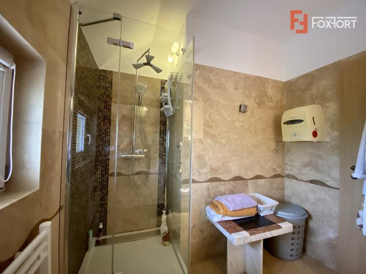 Casa cu 6 camere de vanzare in localitatea Sanandrei, zona Centrala