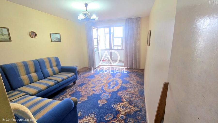 De vânzare, apartament cu 3 camere și terasă proprie, zona centrală