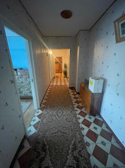 Apartament cu 3 camere decomandat, etajul 3/8, zona Cug