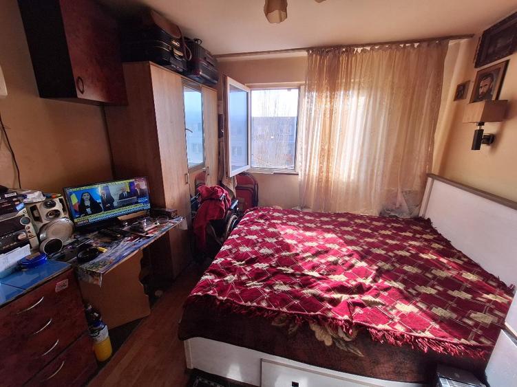Garsoniera Micro 40 etaj 4/4 15 mp bloc mixt  mobilata 17000E