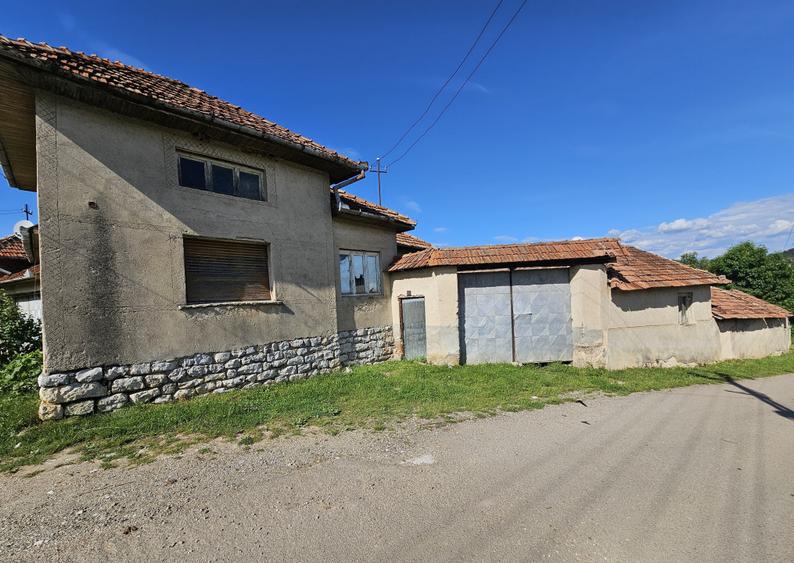 Casa la tara cu 3 camere + teren intravilan Sup 962 mp, Colesti, Bihor
