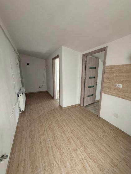 Apartament 4 camere, 100 mp (împartit în 2 ap. decomandate), zona 1 Mai