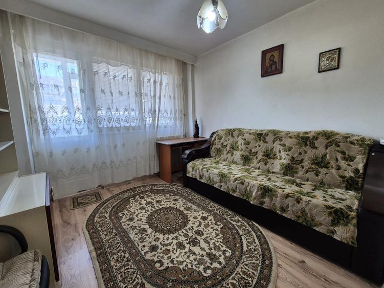 Apartament 3 camere de vânzare – Zona Centrală, decomandat