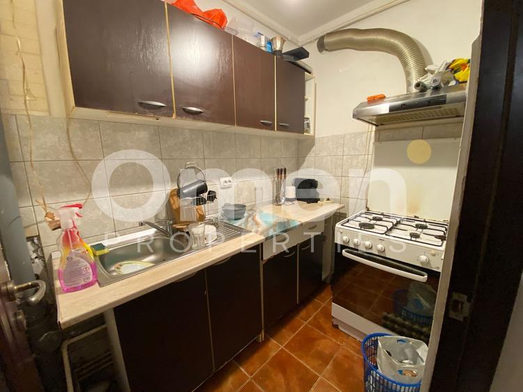 Garsoniera situata la parter inalt, zona Vivo
