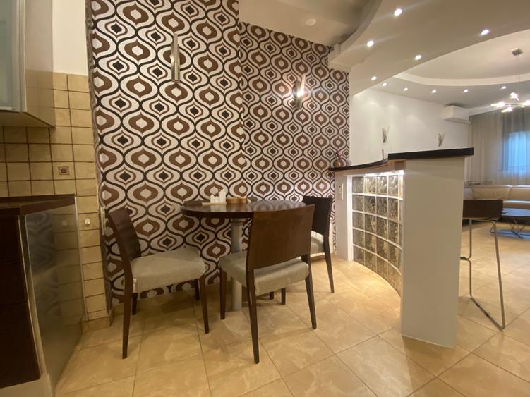 Lovely apartment on 2 levels in a villa in Primaverii