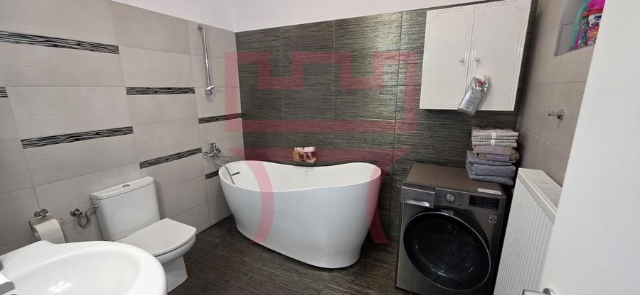 Casa zona Platinia Parcul Mare curte teren 800mp + apartament/ birou