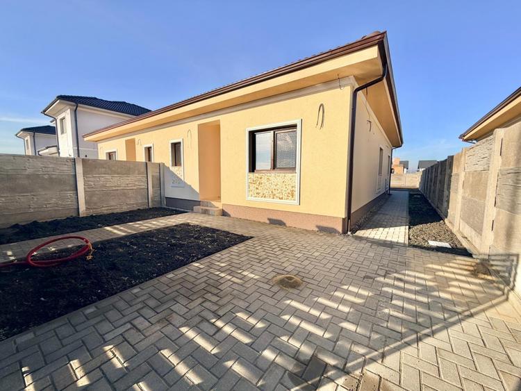 Duplex cu 3 camere - teren 381 mp - utilitati complete - Mosnita