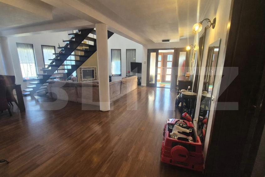 Casa de vanzare, 300 mp, teren 600 mp, zona Bercu Rosu