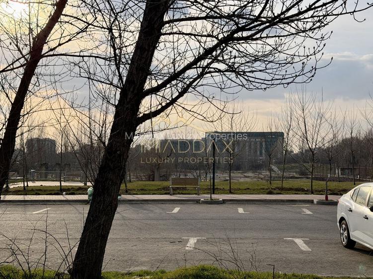 Spatiu Comercial  *731mp* / VAD stradal 31m / 19 locuri de parcare // Unirii - 45