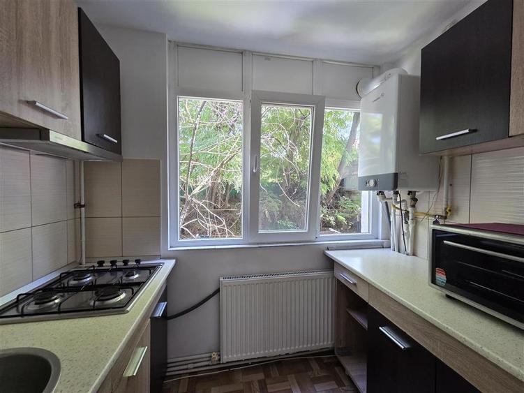 Apartament 1 Camera - Bloc 1981 - Etaj 1 - Podul de Fier