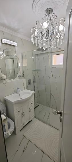 Apartament 3 camere , zona Decebal-Piata