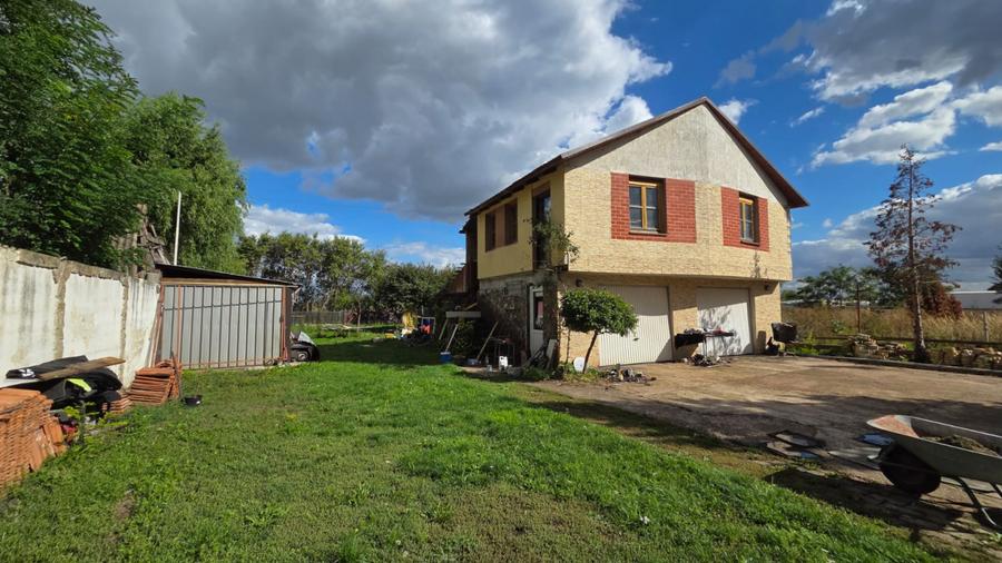 Casă cu mansardă de vânzare – zona Lucian Blaga