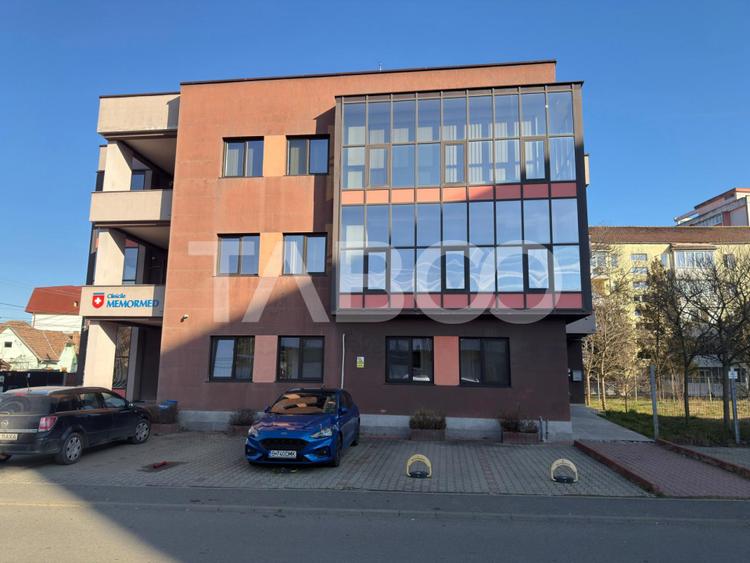 Cladire moderna cu teren 890 mp P+2E+ET birouri si spatiu comercial