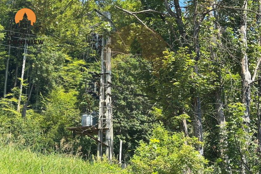Teren intravilan 2.180 mp în Predeal cu platformă betonată 1.000 mp și trafo