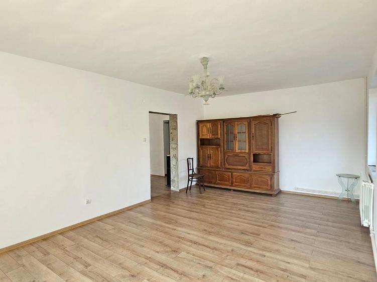 Buzau, Pietroasele - casa 4 camere, 2 bai, 150 mp utili.