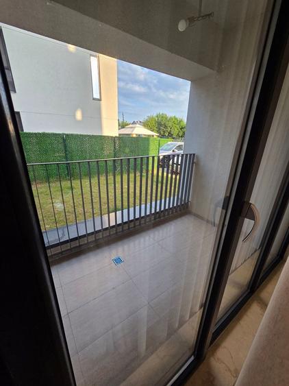 Apartament 2 camere de vânzare +curte