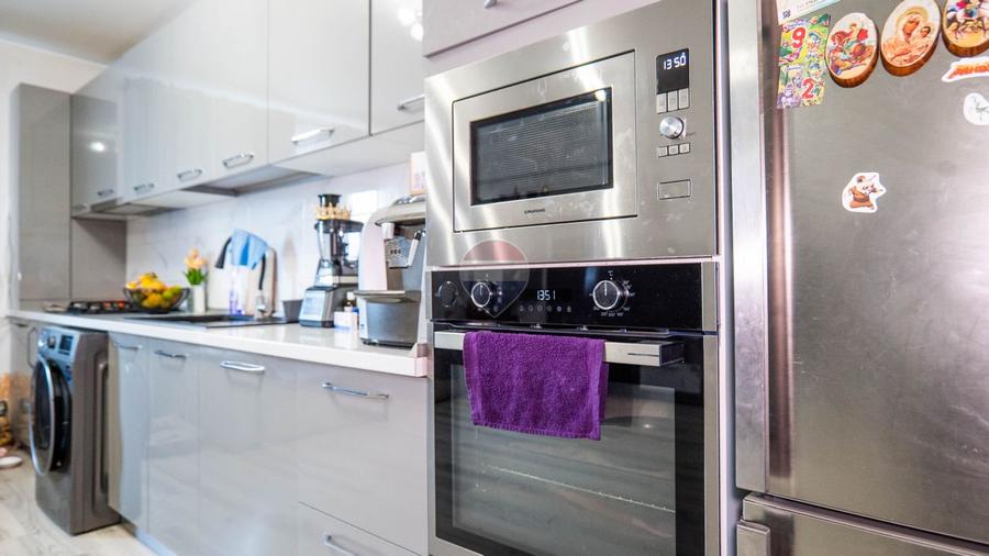Apartament cu 3 camere de vânzare