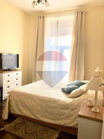 Apartament cu 3 camere pretebil pentru cabinet sau rezidential