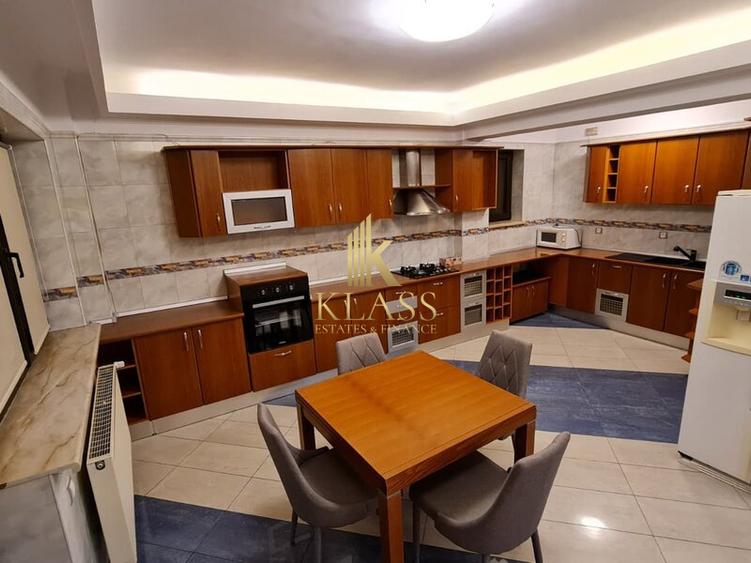 Apartament de inchiriat cu 5 camere in Cartierul Francez