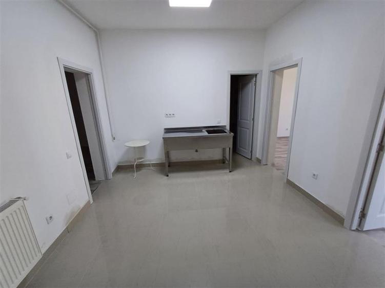 Casa 3 camere, curte individuala, zona Stefan cel Mare