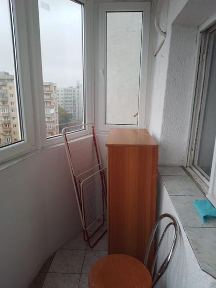 Dristor, garsoniera, 300 euro, 3 min metrou , mobilata , utilata