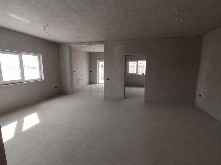 Duplex despartit prin baie - canalizare - mansardabil