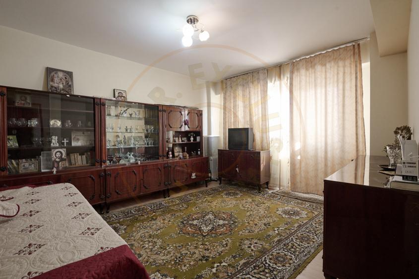 Vand/Schimb Apartament 3 camere ultracentral cu Apartament 2 camere+diferenta