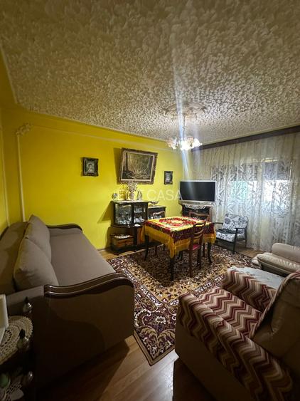Apartament cu 3 camere, decomandat, zona Dacia - 3