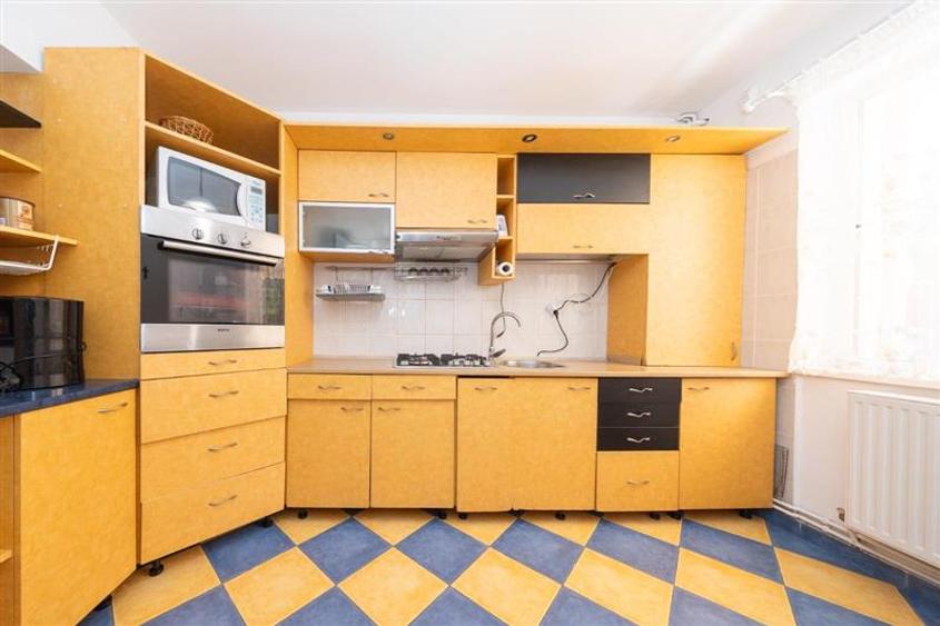 Vanzare casa imbratisata de natura in zona Bunloc, teren 445 mp