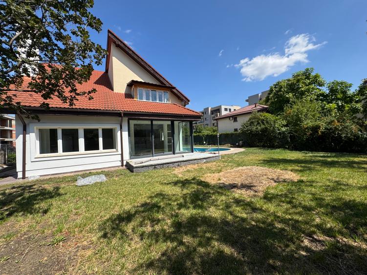 VILA P+1+M cu Piscina - Pipera 650mp Curte