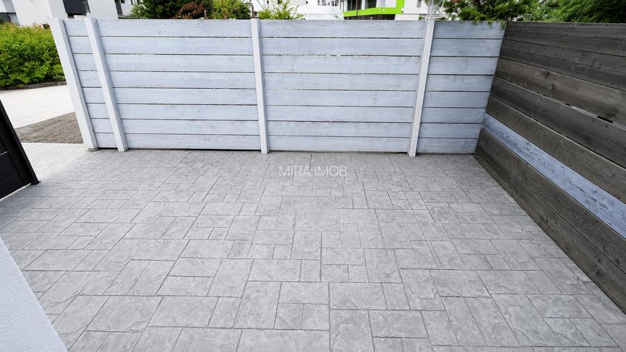 🏡 Casă P+1 cu 3 camere, balcon, terasă și 2 parcări – 110.000 €