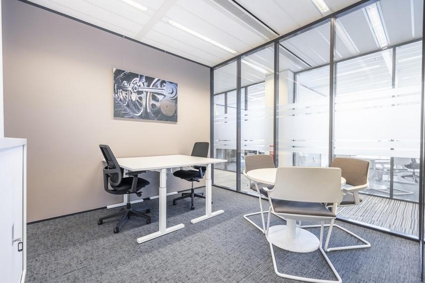 Spațiu de birou privat pentru 3 persoane în Regus Charles de Gaulle Plaza