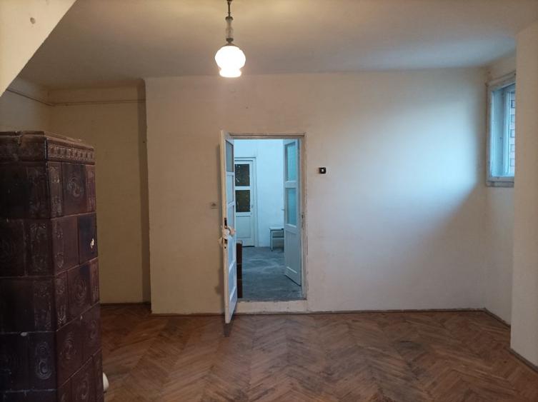 Apartament 3 camere liber la vanzare zona Central