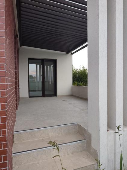 FARA COMISIOANE casa eleganta cu 5 camere 3 terase P+1+pod 2 placi 1800mp asfalt