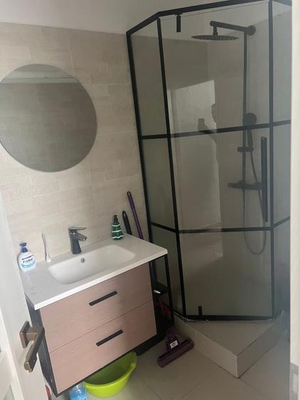Vand Ap 2 camere, plus 1 camera la demisol Parc Carol
