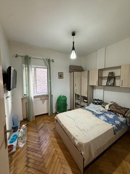 Piata KOGALNICEANU,apartament cochet in imobil interbelic creditabil la CISMIGIU