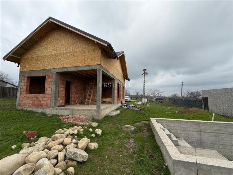 Casa la rosu din caramida de vanzare in comuna Carligele - 3