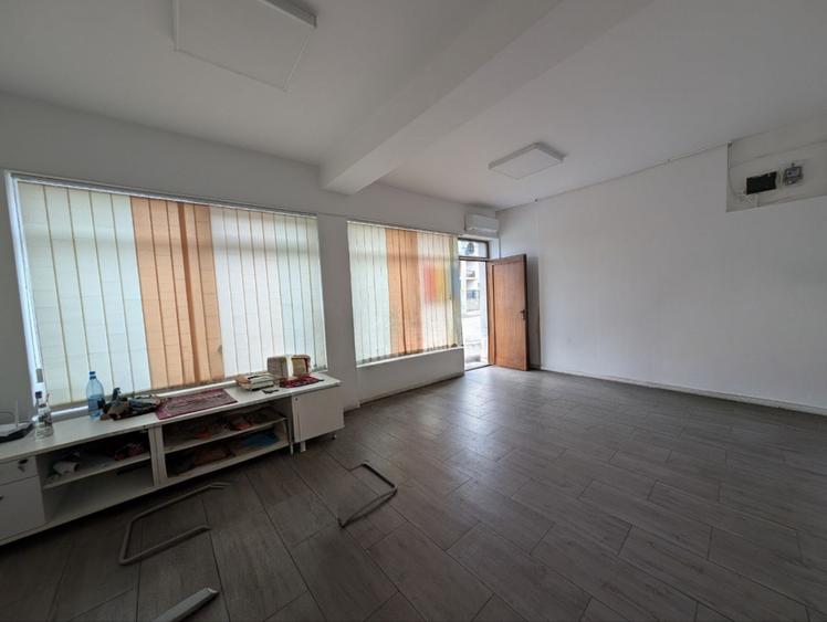 Spatiu Comercial 50 mp, Stradal, Malu Rosu