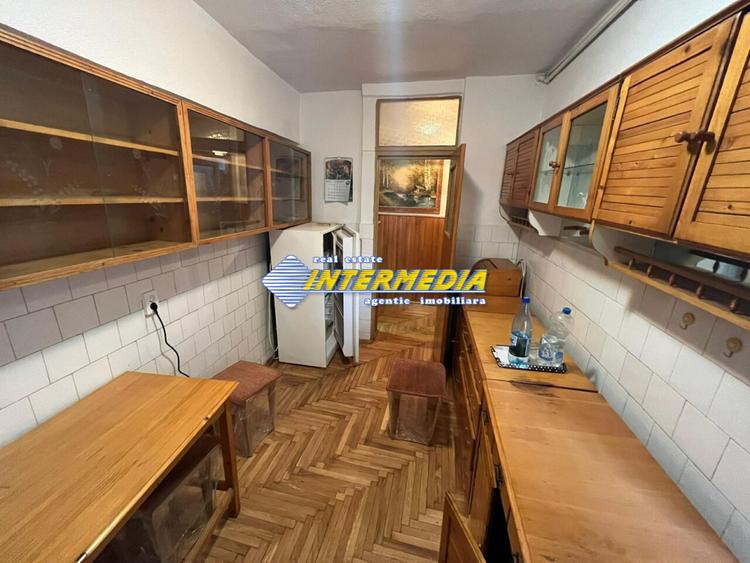 Apartament cu 3 camere 75 mp in Centru zona Primarie de inchiriat