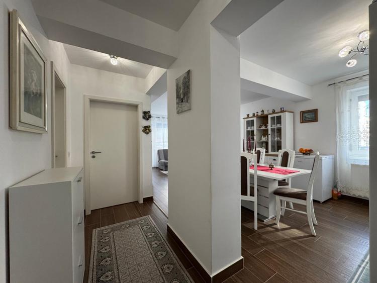 Grandis, str. Stefan Baciu, ap. cu doua camere, structura modificata open-space