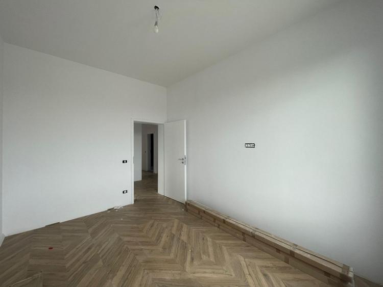 Duplex pe parter 4 camere separat prin dressing - Urseni