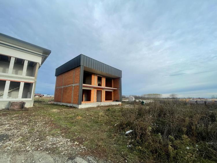 CASA LA ROȘU 220 MP | ZONA RETRASA CU VEDERE PANORAMICA| MARGINEA