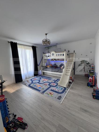 Casa de vanzare, 380 mp, zona Vest